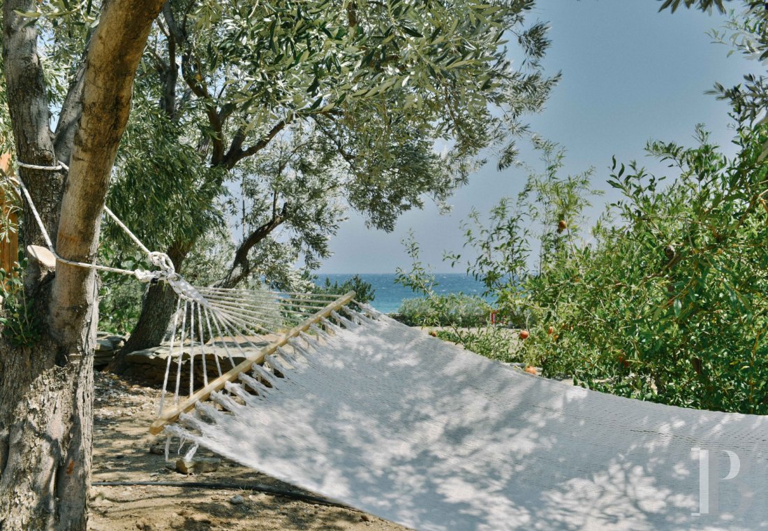 À Tinos, dans les Cyclades,  trois anciennes bergeries en bord de mer unies par un bel esprit - photo  n°10